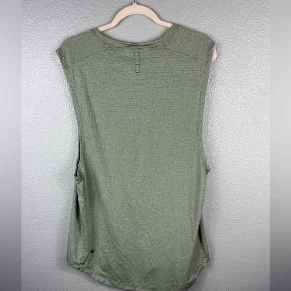 Lululemon License To Train Men’s Green Tank Top Lightweight Running Locker Loop - Picture 6 of 9